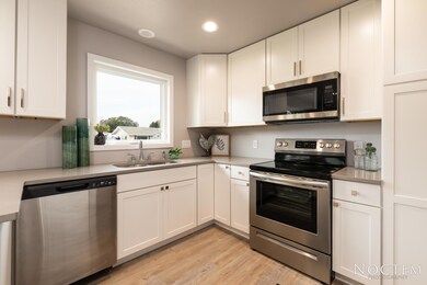 1929 N 7th St-8