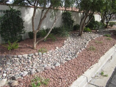 3644 Meadowcrest Dr, Las Vegas, NV 89121 - photo 4