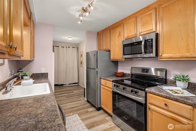 7064 35th Ave NE unit 13, Seattle, WA 98115 - photo 6