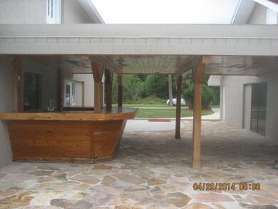 BREEZEWAY WITH BAR