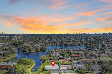 1245 NW 92nd Ave, Pembroke Pines, FL 33024 - photo 5