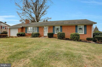 2927 Jefferson Dr, Chambersburg, PA 17201 - photo 2