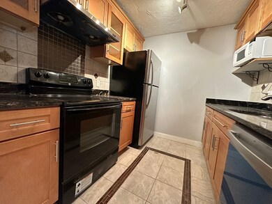 Totten Pond Village unit 25C, Waltham, MA 02451 - photo 2