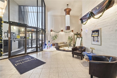 Imperial House unit 501, Pittsburgh, PA 15217 - photo 3