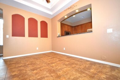 Dining Area w Breakfast Bar