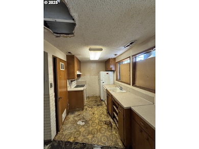 12827 SE Stark St unit B4, Portland, OR 97233 - photo 6