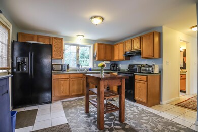 90 Ruby Ln Portland - 5Kitchen