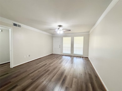 500 Willow Dr unit B4, Lake Jackson, TX 77566 - photo 2