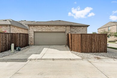 8301 Cotton Belt Ln, North Richland Hills, TX 76182 - photo 3