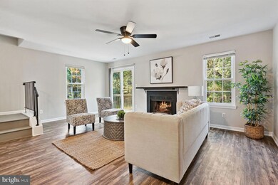 16324 Taconic Cir, Dumfries, VA 22025 - photo 4