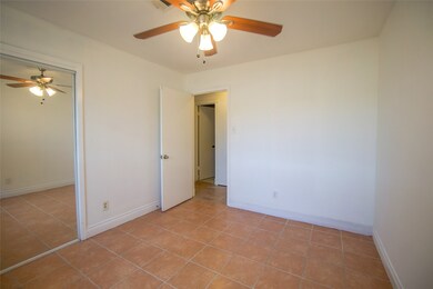 1118 Twin Falls Rd, Houston, TX 77088 - photo 7