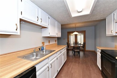 kitchen & breakfast room