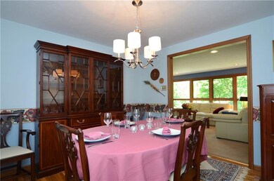 DINING ROOM EASILY ALLOW GUESTS TO FLOW INTO THE K