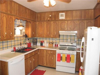 Kitchen. Large Eat-in Kitchen w/ plenty of Beautif