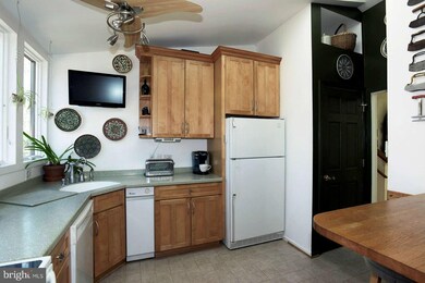 12706 Sabastian Dr, Fairfax, VA 22030 - photo 7