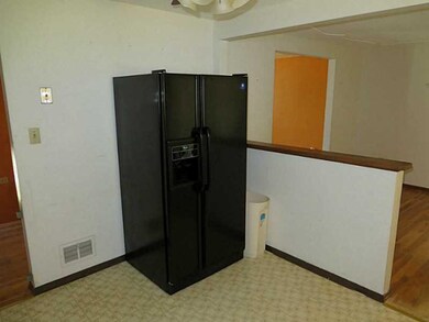 Bedroom. Icemaker Whirlpool
