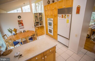 6821 Persimmon Tree Rd, Bethesda, MD 20817 - photo 7