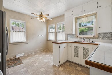 1109 W 3rd St, Cedar Falls, IA 50613 - photo 7