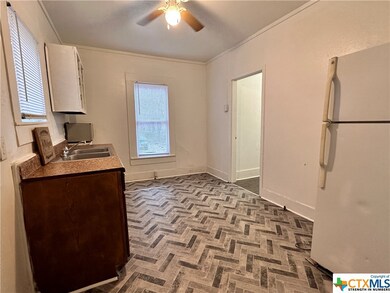 1014 Academy St, San Marcos, TX 78666 - photo 6