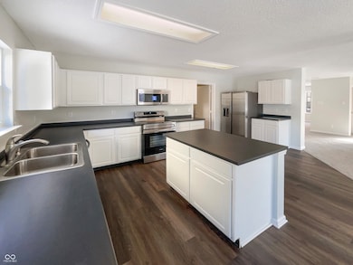 2264 Edgewater Cir, Plainfield, IN 46168 - photo 2