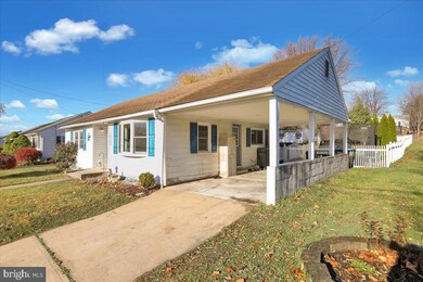 737 W Oak St, Palmyra, PA 17078 - photo 3