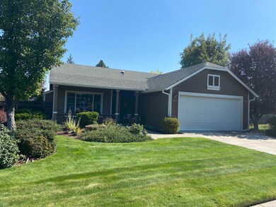 63062 Desert Sage St, Bend, OR 97701 - photo 2