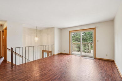 8-web-or-mls-Parkedge Cir-1006-008