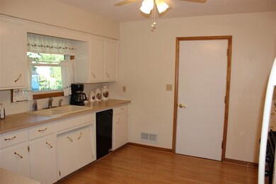 4211 Rownd St, Cedar Falls, IA 50613 - photo 2