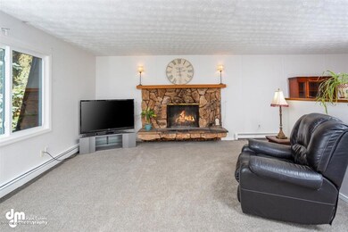 40-Living KJC_4034