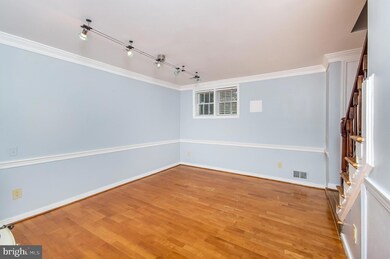 818 Bashford Ln, Alexandria, VA 22314 - photo 5