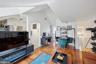 1021 Clinton St unit 7, Philadelphia, PA 19107 - photo 6