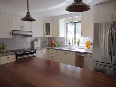 142 Chestnut Cir unit 2, Lincoln, MA 01773 - photo 3