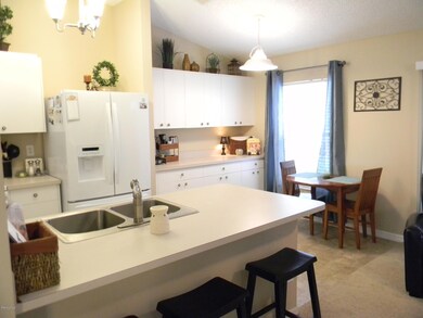 Kitchen & Breakfast Area