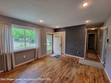 1405 Weymouth Ct, Lansing, MI 48911 - photo 2