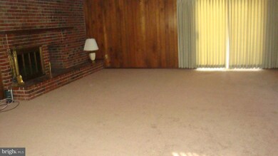 12809 Point Pleasant Dr, Fairfax, VA 22033 - photo 2