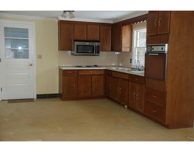 37 Lexington Ave, Methuen, MA 01844 - photo 5