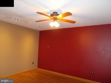 1041 Hampton Cir, Hagerstown, MD 21742 - photo 2