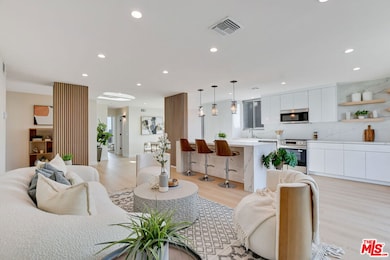 100 S Doheny Dr unit 705, Los Angeles, CA 90048 - photo 2