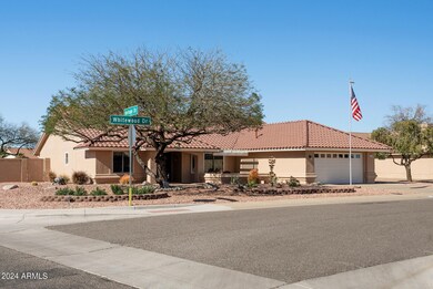 02_13948_W_White_Wood2_mls