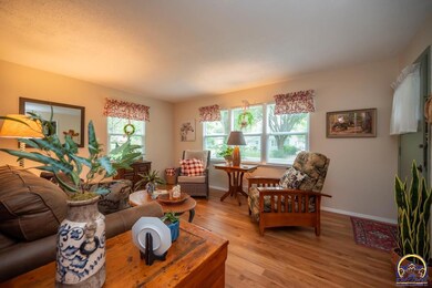 2413 SW Duncan Dr, Topeka, KS 66614 - photo 3