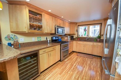 Granite Counters, Bamboo Floor, Stainless Applianc
