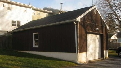 593 Manatawny St, Pottstown, PA 19464 - photo 2