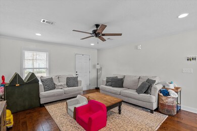 10-P1324946