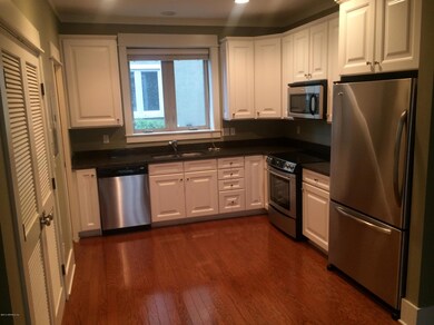 Kitchen Photo 3