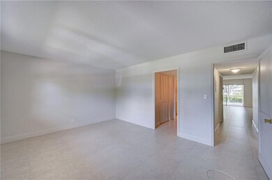 4770 Bayview Dr unit 111, Fort Lauderdale, FL 33308 - photo 7