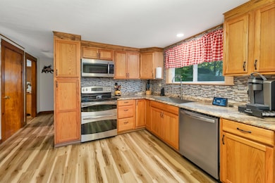 23 Oakes St, North Woodstock, NH 03262 - photo 6