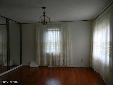 547 Woodlynn Terrace, Essex, MD 21221 - photo 4