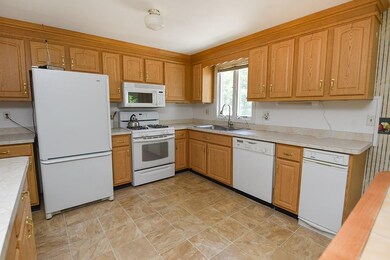 86 Scobie Pond Rd, Derry, NH 03038 - photo 7