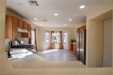 10437 Coyote Cub Ave, Las Vegas, NV 89129 - photo 3