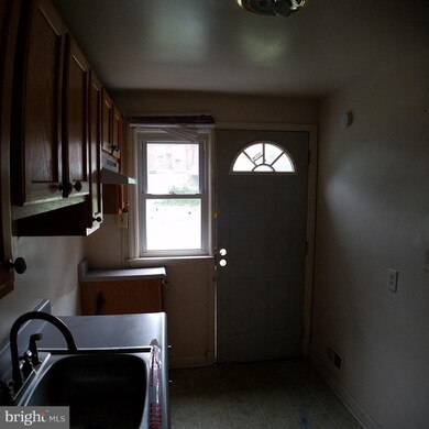 4426 Cedar Garden Rd, Baltimore, MD 21229 - photo 5